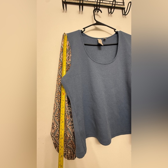 DOLAN Teal Blouse with Geometric Sleeves - Picture 6 of 7